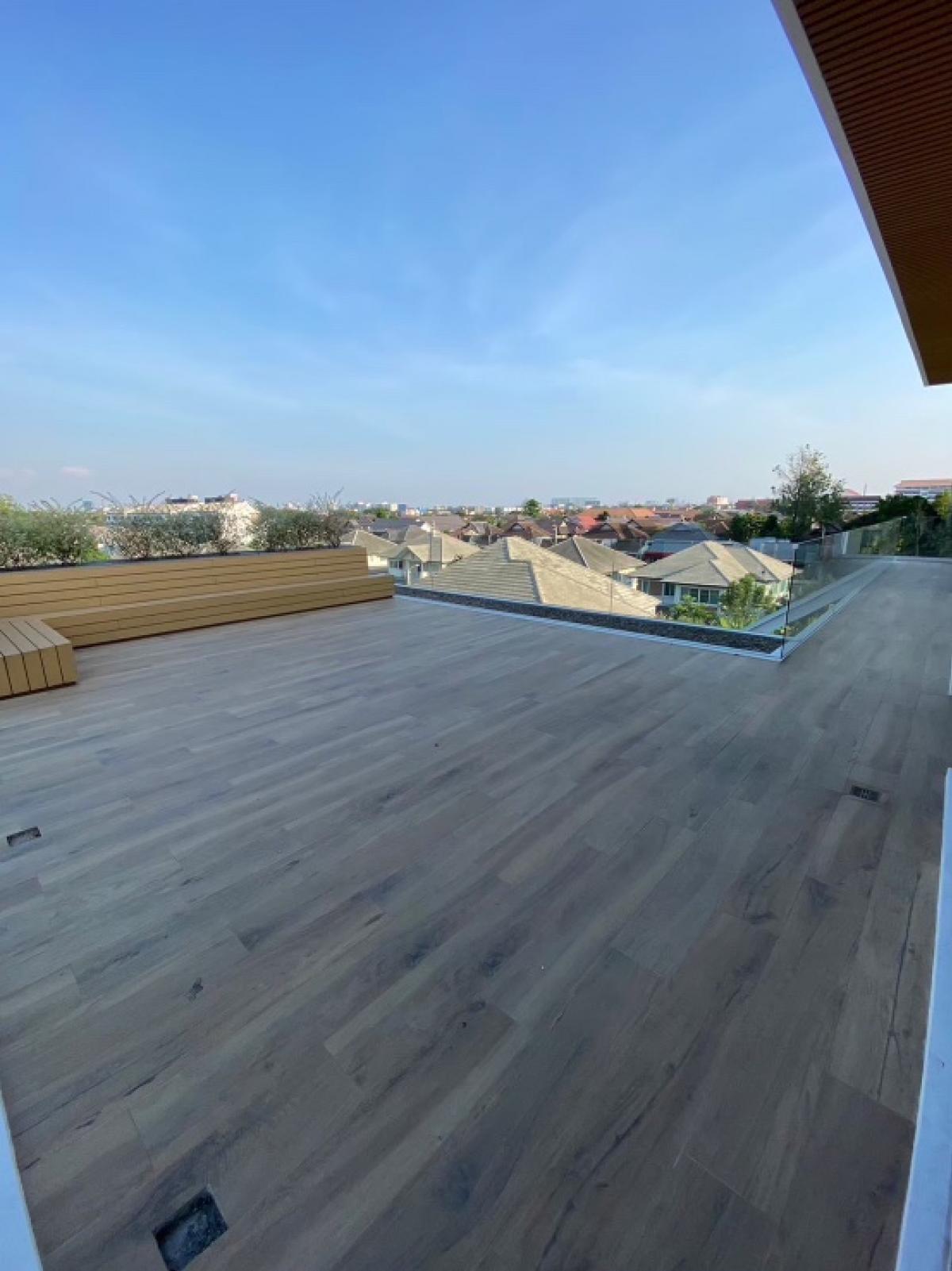 ขายบ้านเกษตร นวมินทร์ ลาดปลาเค้า : 📢👇ด่วนๆ ราคาโปรโมชั่น ถึงธันวาคม 68 ลดเหลือ 99 ล้าน จาก 120 ล้าน!!!
บ้านหรู 4 ชั้น พร้อม ลิฟต์ในบ้าน และ สระว่ายน้ำส่วนตัว โครงการได้รับรางวัล ออกแบบ ตกแต่งปี 2017 ระดับรักษาความปลอดภัยสูง เดินทางสะดวกได้หลายเส้นทาง