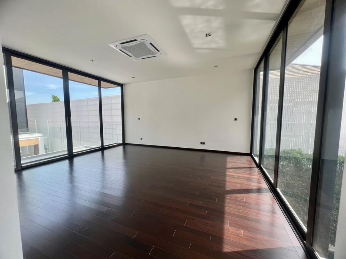 ขายบ้านเกษตร นวมินทร์ ลาดปลาเค้า : 📢👇ด่วนๆ ราคาโปรโมชั่น ถึงธันวาคม 68 ลดเหลือ 99 ล้าน จาก 120 ล้าน!!!
บ้านหรู 4 ชั้น พร้อม ลิฟต์ในบ้าน และ สระว่ายน้ำส่วนตัว โครงการได้รับรางวัล ออกแบบ ตกแต่งปี 2017 ระดับรักษาความปลอดภัยสูง เดินทางสะดวกได้หลายเส้นทาง