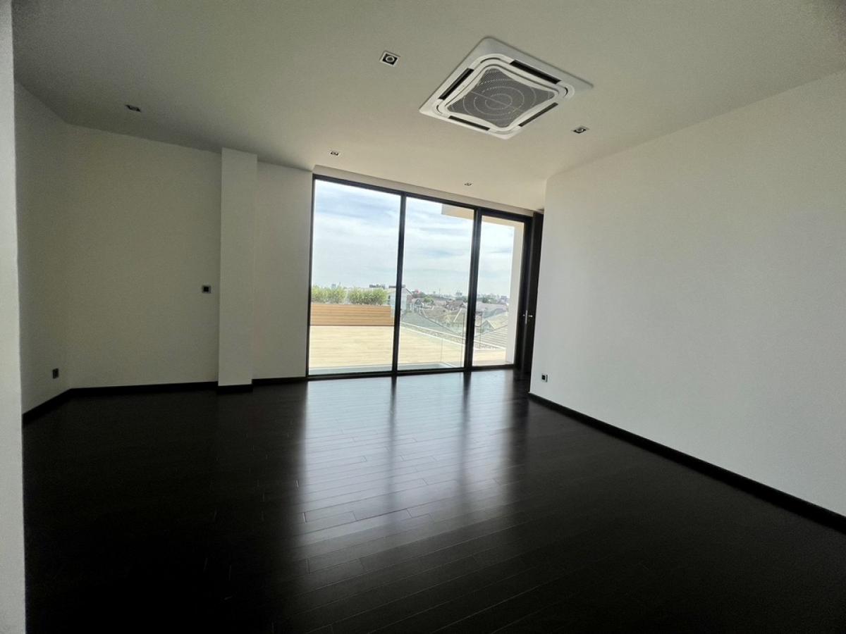 ขายบ้านเกษตร นวมินทร์ ลาดปลาเค้า : 📢👇ด่วนๆ ราคาโปรโมชั่น ถึงธันวาคม 68 ลดเหลือ 99 ล้าน จาก 120 ล้าน!!!
บ้านหรู 4 ชั้น พร้อม ลิฟต์ในบ้าน และ สระว่ายน้ำส่วนตัว โครงการได้รับรางวัล ออกแบบ ตกแต่งปี 2017 ระดับรักษาความปลอดภัยสูง เดินทางสะดวกได้หลายเส้นทาง