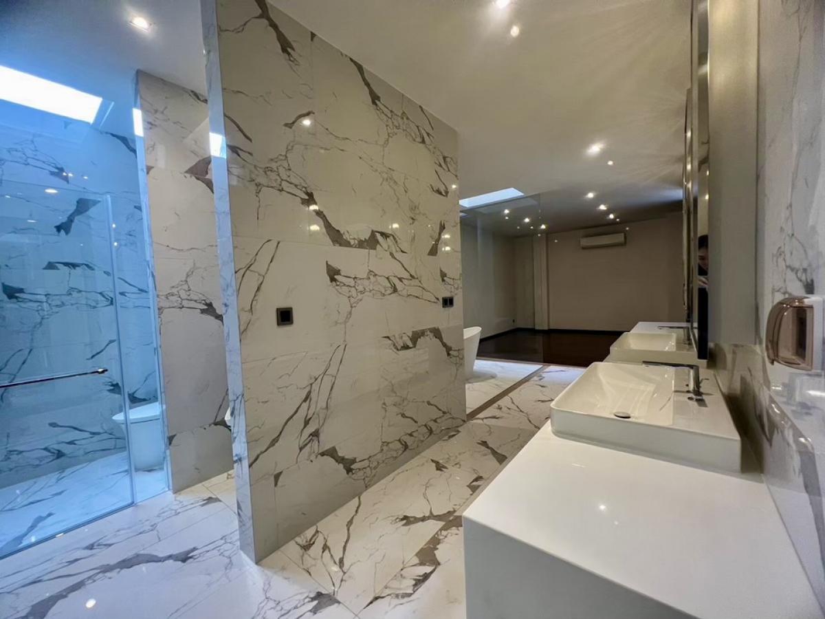 ขายบ้านเกษตร นวมินทร์ ลาดปลาเค้า : 📢👇ด่วนๆ ราคาโปรโมชั่น ถึงธันวาคม 68 ลดเหลือ 99 ล้าน จาก 120 ล้าน!!!
บ้านหรู 4 ชั้น พร้อม ลิฟต์ในบ้าน และ สระว่ายน้ำส่วนตัว โครงการได้รับรางวัล ออกแบบ ตกแต่งปี 2017 ระดับรักษาความปลอดภัยสูง เดินทางสะดวกได้หลายเส้นทาง