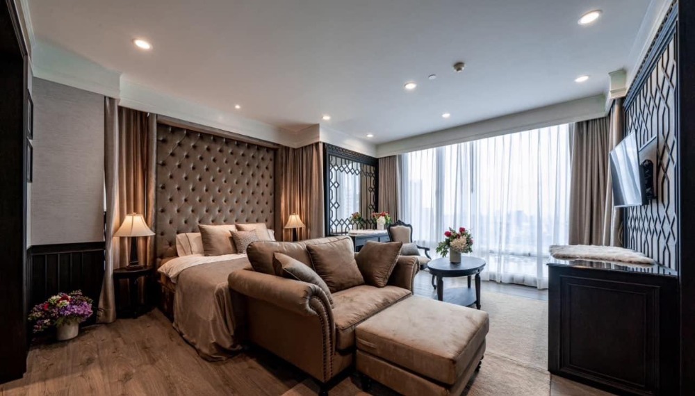 For RentCondoWitthayu, Chidlom, Langsuan, Ploenchit : For rent: Luxury condo The Park Chidlom on Chidlom Road, near BTS Chidlom, approximately 350 meters.