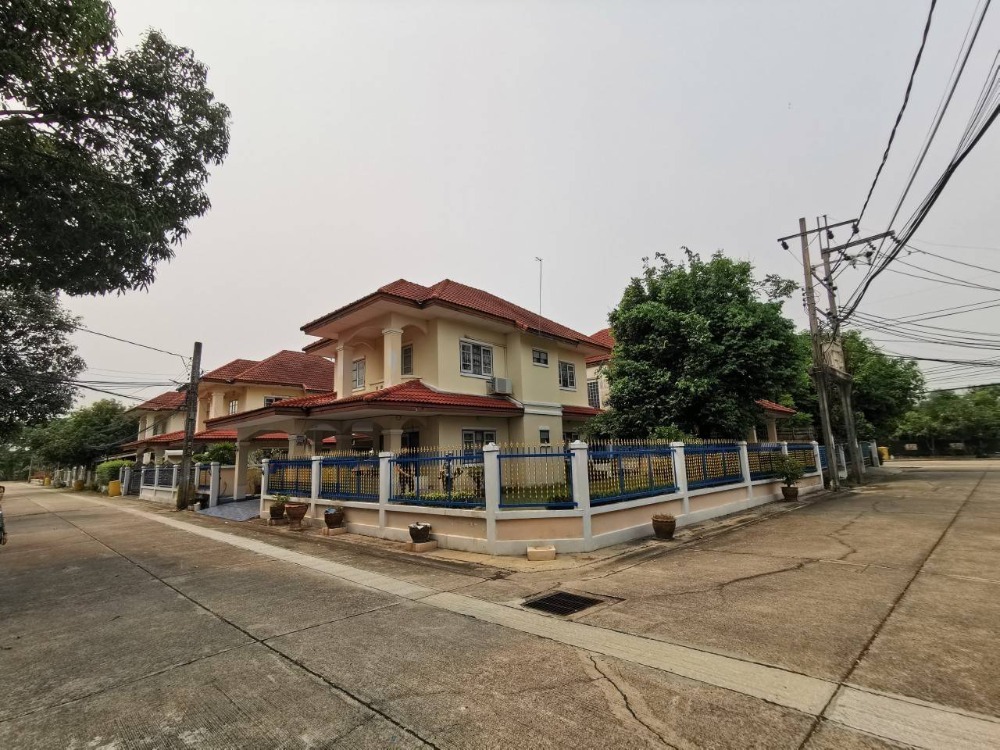 For SaleHouseRama5, Ratchapruek, Bangkruai : 2-storey detached house, corner house, Laphawan Village 9, decorated and extended, ready to move in, lots of space and a shady garden, located at the beginning of the project, selling at a special price.