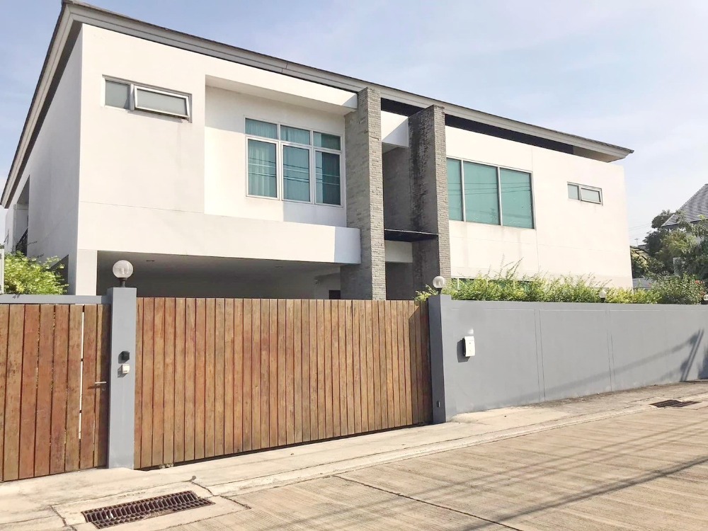 For SaleHouseRamkhamhaeng, Hua Mak : H0465😍 For SELL Selling a 2-storey detached house, 🚪4 bedrooms🚄near The Mall Ramkhamhaeng🏢Ramkhamhaeng🔔House area: 126 sq m🔔Usable area: 460 sq m💲Selling: 59,000,000฿📞O99-5919653,O65-9423251✅LineID:@sureresidence