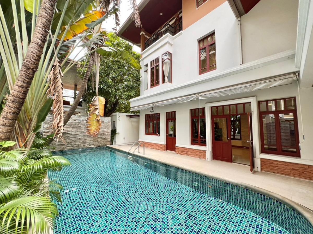 ให้เช่าบ้านสุขุมวิท อโศก ทองหล่อ : Beautiful Detached House with Private Pool for Rent in Ekamai #Petfriendly