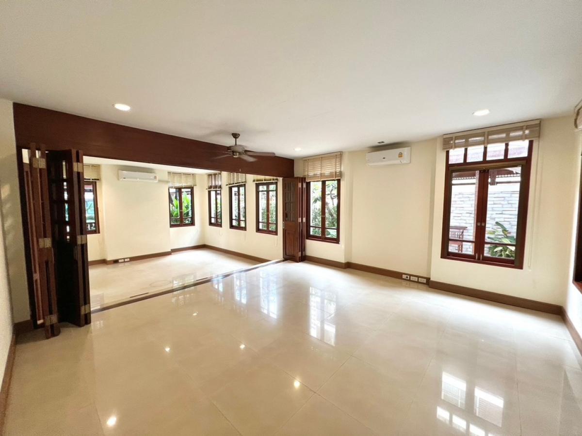 ให้เช่าบ้านสุขุมวิท อโศก ทองหล่อ : Beautiful Detached House with Private Pool for Rent in Ekamai #Petfriendly