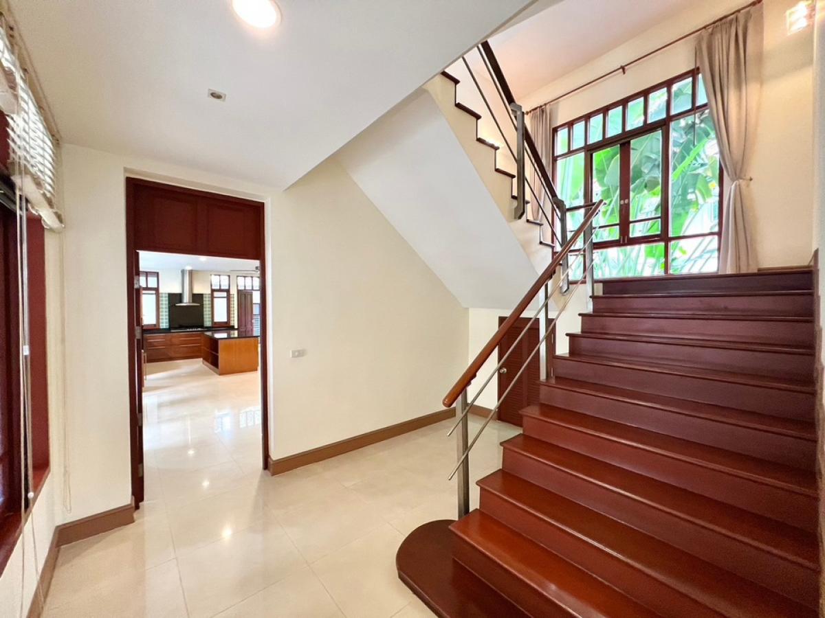 ให้เช่าบ้านสุขุมวิท อโศก ทองหล่อ : Beautiful Detached House with Private Pool for Rent in Ekamai #Petfriendly
