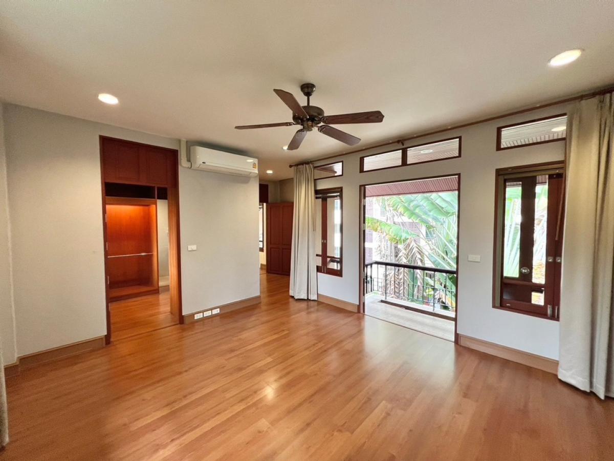 ให้เช่าบ้านสุขุมวิท อโศก ทองหล่อ : Beautiful Detached House with Private Pool for Rent in Ekamai #Petfriendly