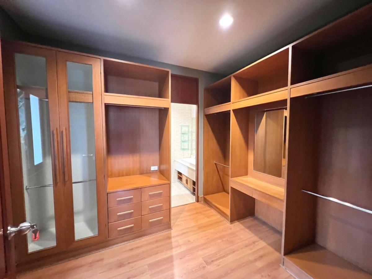 ให้เช่าบ้านสุขุมวิท อโศก ทองหล่อ : Beautiful Detached House with Private Pool for Rent in Ekamai #Petfriendly