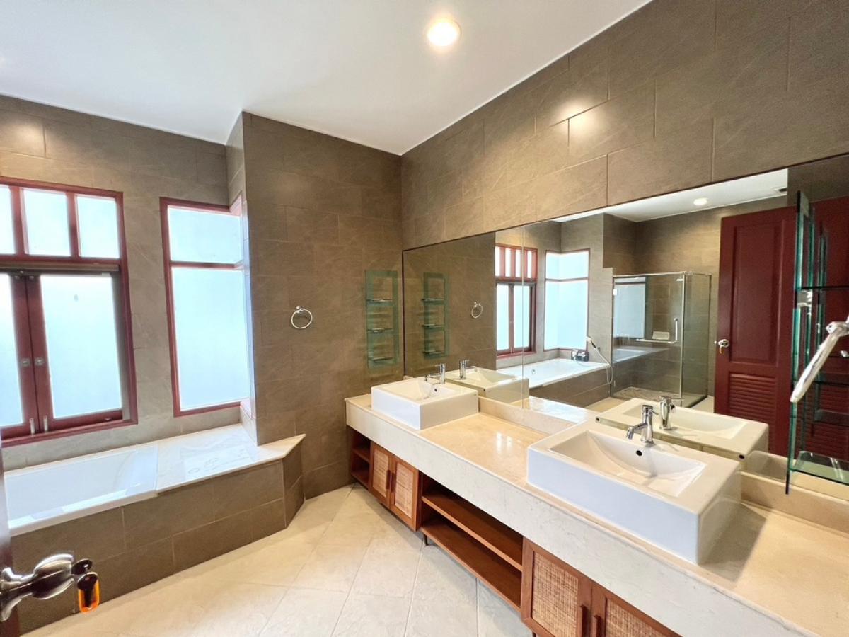 ให้เช่าบ้านสุขุมวิท อโศก ทองหล่อ : Beautiful Detached House with Private Pool for Rent in Ekamai #Petfriendly