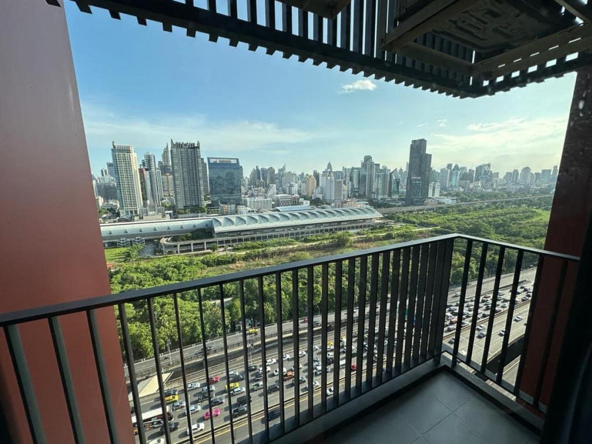 For SaleCondoRama9, Petchburi, RCA : 📢👇 Special Combine unit at Life Asoke Hype, open view to Makkasan airport link, Fully furnished with high quality Interior, near fortune town, Central Rama 9