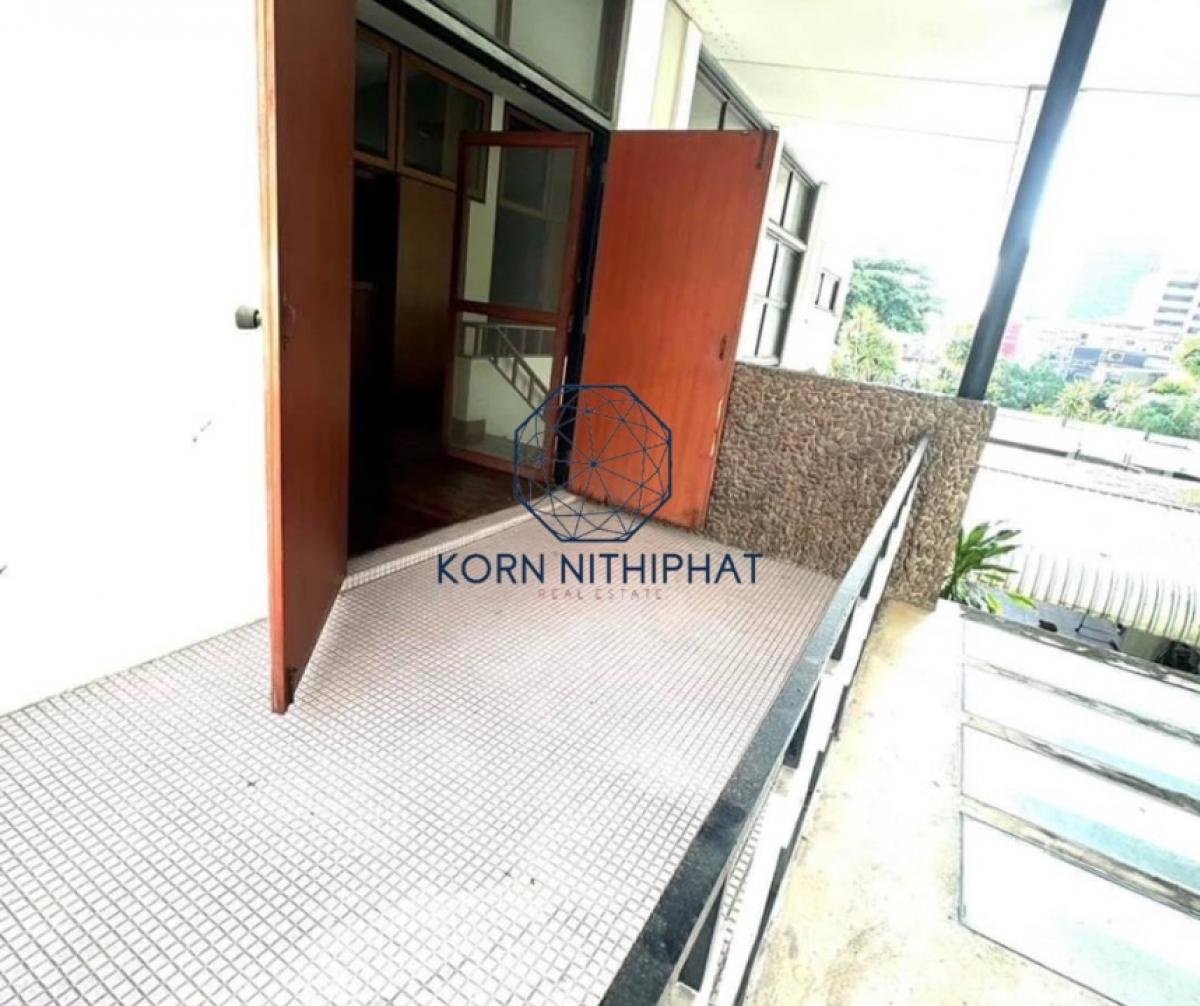 For RentRetail SpaceSukhumvit, Asoke, Thonglor : Rent a house for a renovated business.