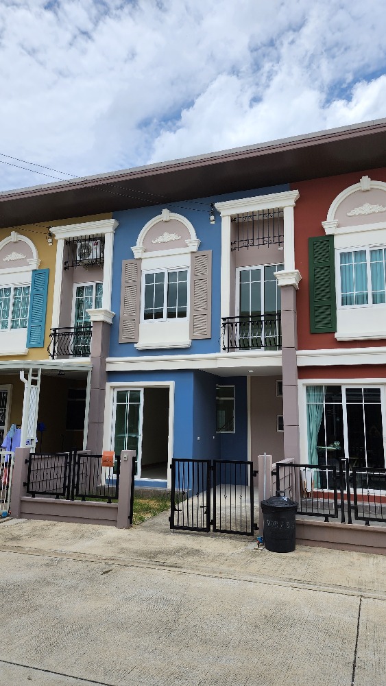 For RentTownhomeBang kae, Phetkasem : Townhouse for rent, Golden Town (new house), 2 floors, near The Mall Bang Khae and MRT Lak Song