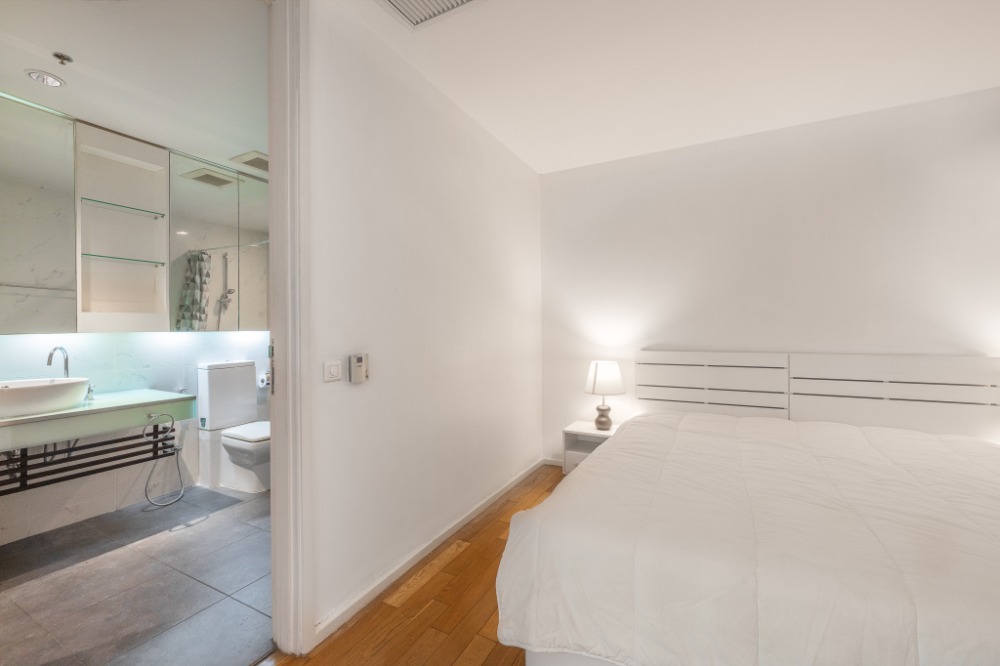 ให้เช่าคอนโดสีลม ศาลาแดง บางรัก : The Legend Saladaeng, Pet friendly ห้องแต่งสวย ว่างเช่า รับสัตว์เลี้ยง 40,000 per month