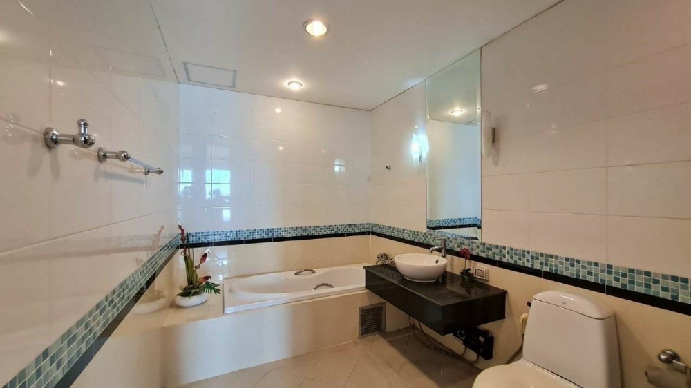 ให้เช่าคอนโดสุขุมวิท อโศก ทองหล่อ : City Smart Sukhumvit 18 3 Bed 173 sqm, Newly Renovated  85,000 per month