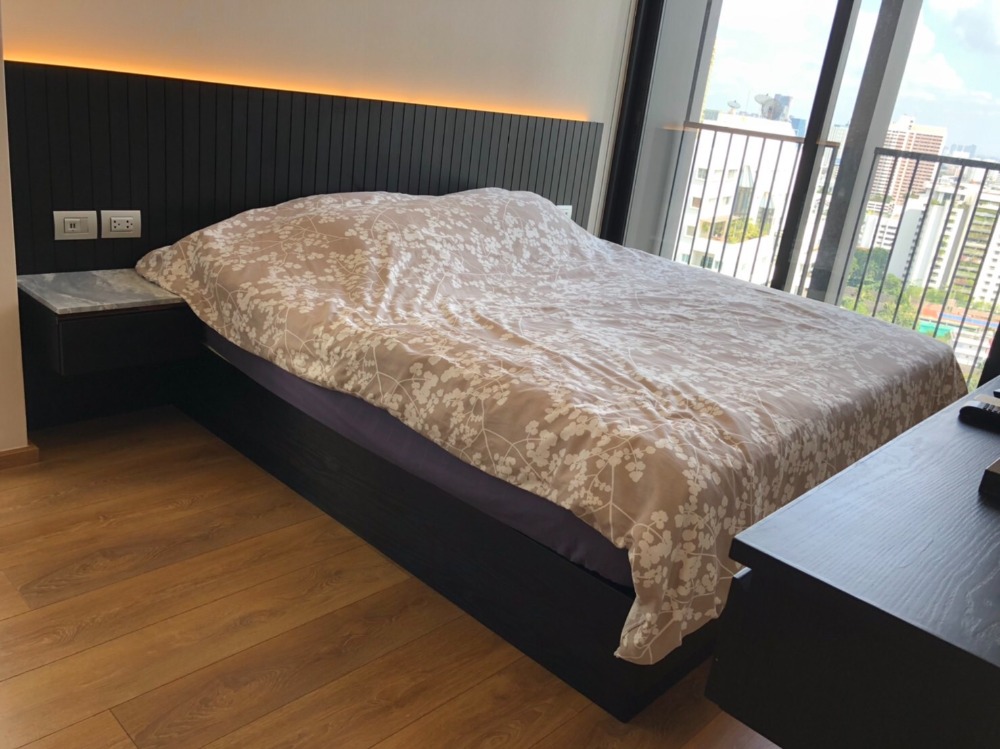 ให้เช่าคอนโดสุขุมวิท อโศก ทองหล่อ : Noble BE33 1 Bedroom ห้องชั้นสูง 44,000 per month