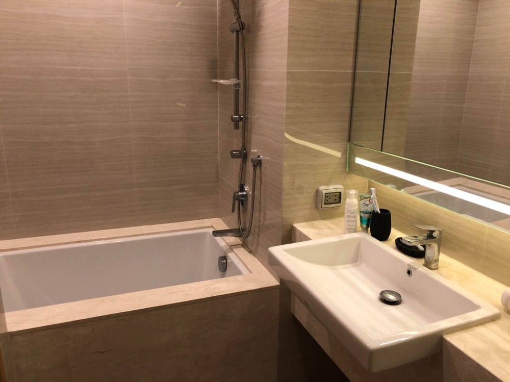 ให้เช่าคอนโดสุขุมวิท อโศก ทองหล่อ : Noble BE33 1 Bedroom ห้องชั้นสูง 44,000 per month