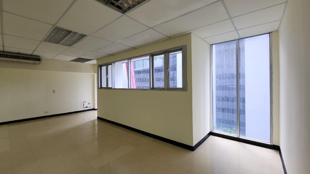 For RentOfficeNana, North Nana,Sukhumvit13, Soi Nana : Trendy Office Sukhumvit 13 Condo for rent 165sqm 133,000 per month