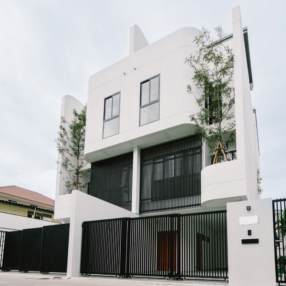 For SaleHouseOnnut, Udomsuk : House for Sale at Prime location Sukhumvit 101, The Shade 101, with private swimming pool near BTS Punnawithi only 1.2 km