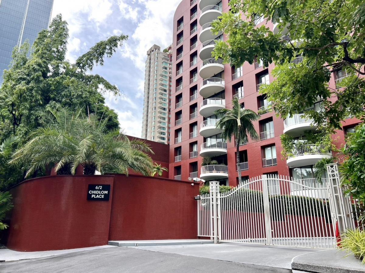 ขายคอนโดวิทยุ ชิดลม หลังสวน : 📢👇Big size of 2 beds with garden view, located near Central Chidlom, Central Embassy, Central World. Special offer when buy get 1 million bath for renovation