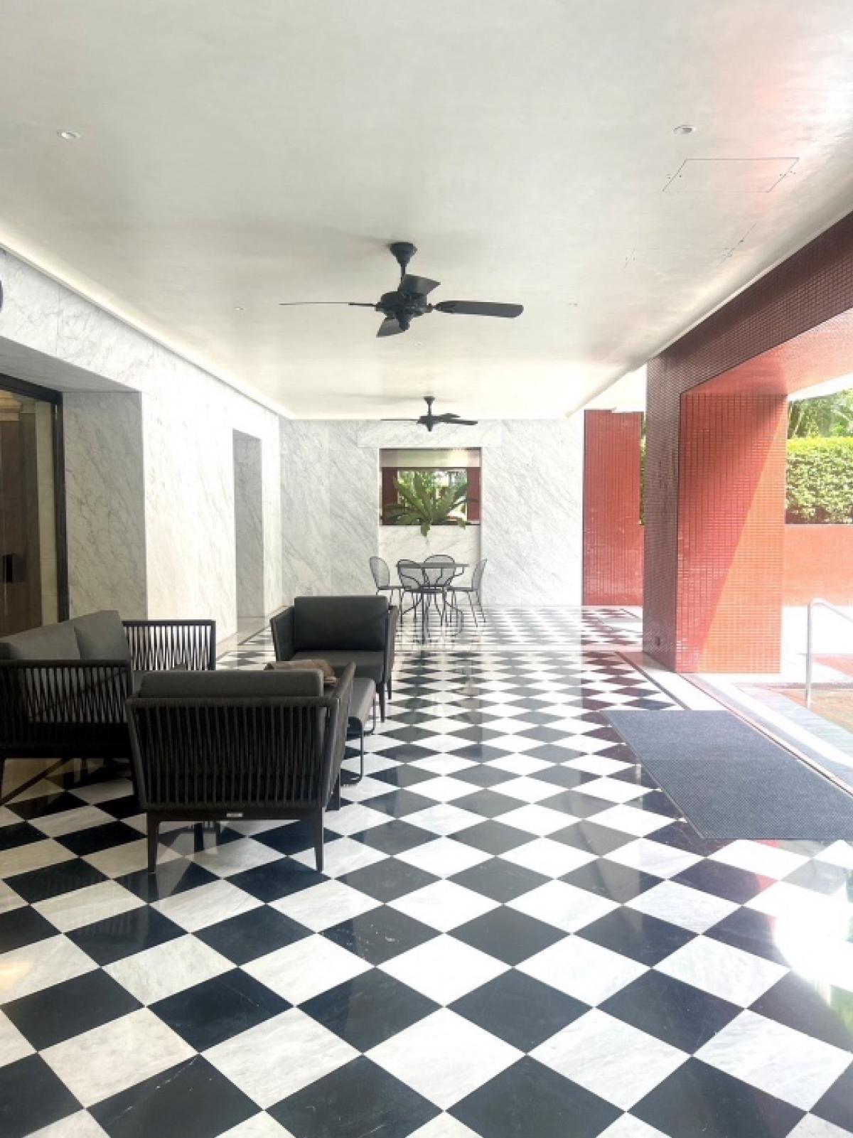 For SaleCondoWitthayu, Chidlom, Langsuan, Ploenchit : 📢👇Big size of 2 beds with garden view, located near Central Chidlom, Central Embassy, Central World.