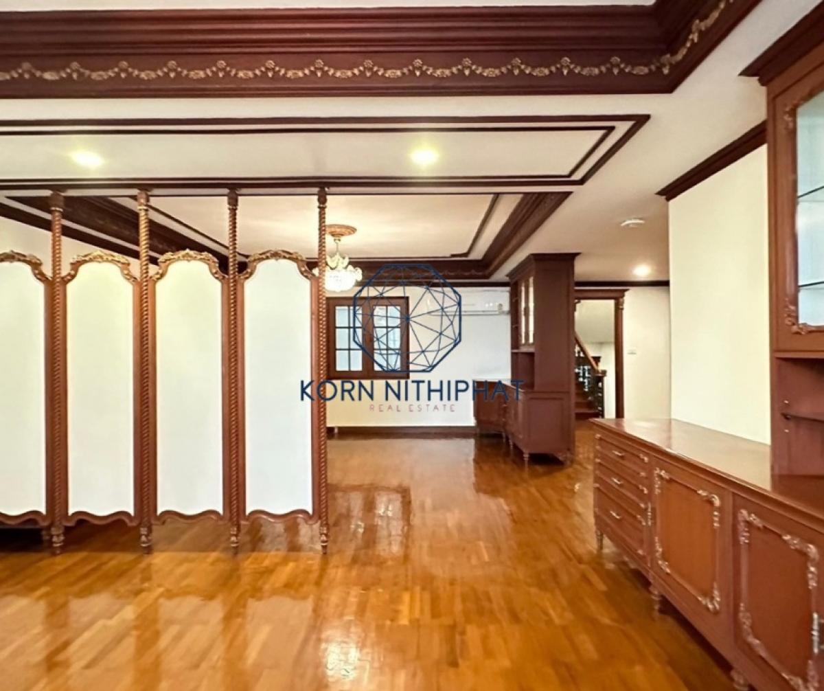 For RentHome OfficeWitthayu, Chidlom, Langsuan, Ploenchit : Rent a Townhome, Lang Suan - Radio surrounded by a 100 million up -up condo.