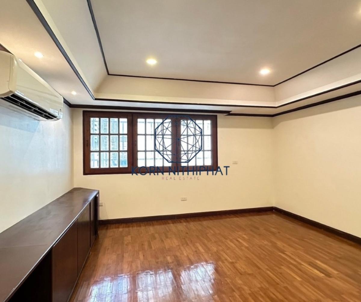 For RentHome OfficeWitthayu, Chidlom, Langsuan, Ploenchit : Rent a Townhome, Lang Suan - Radio surrounded by a 100 million up -up condo.