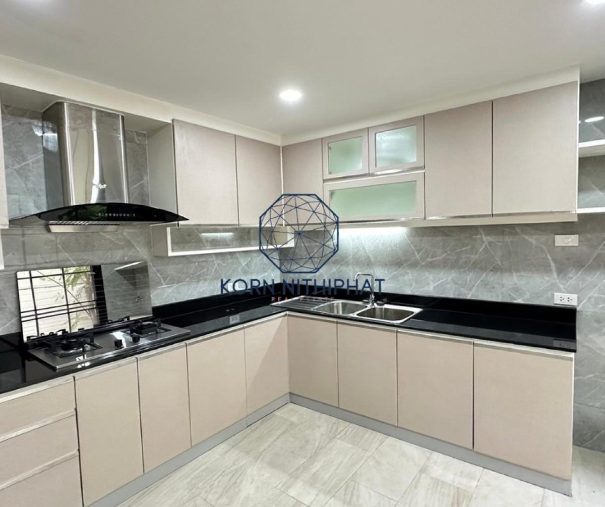 For RentHome OfficeWitthayu, Chidlom, Langsuan, Ploenchit : Rent a Townhome, Lang Suan - Radio surrounded by a 100 million up -up condo.