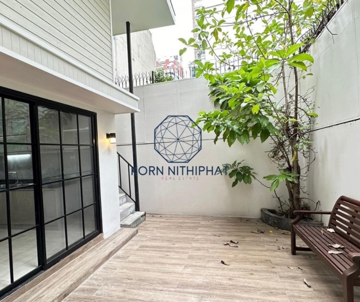 For RentHome OfficeWitthayu, Chidlom, Langsuan, Ploenchit : Rent a Townhome, Lang Suan - Radio surrounded by a 100 million up -up condo.