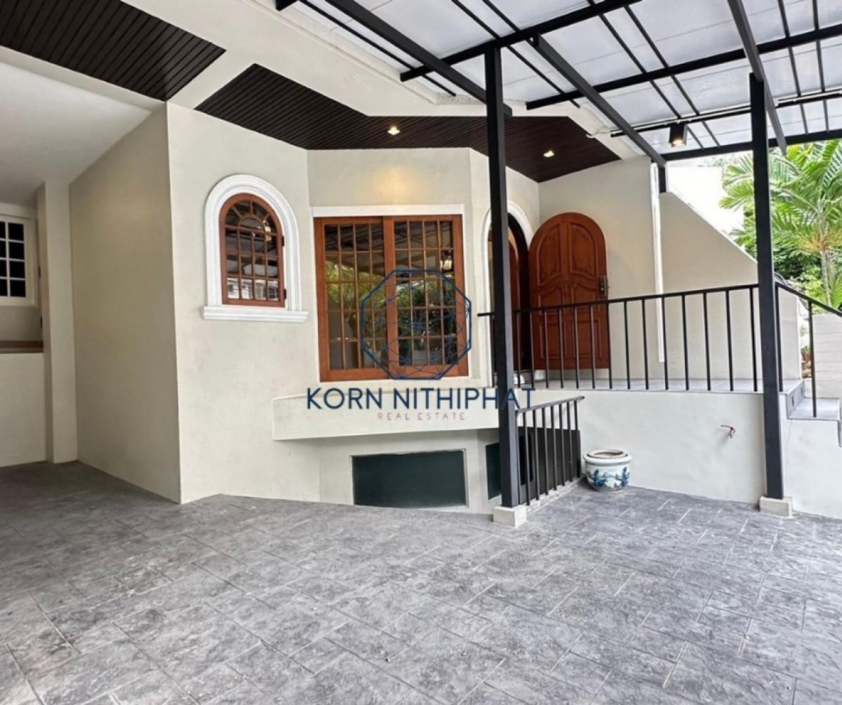 For RentHome OfficeWitthayu, Chidlom, Langsuan, Ploenchit : Rent a Townhome, Lang Suan - Radio surrounded by a 100 million up -up condo.