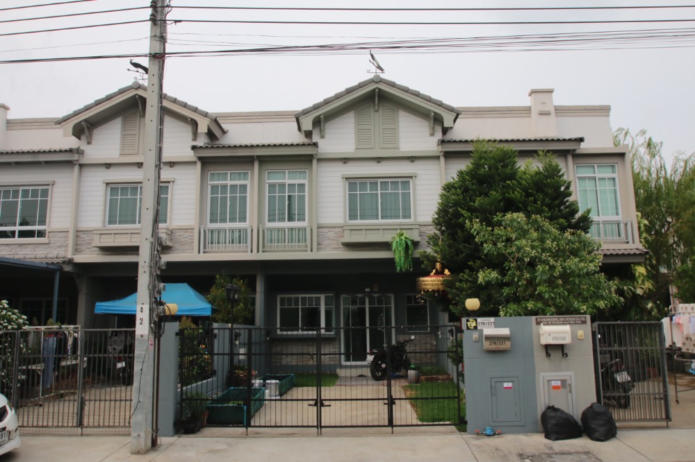 For SaleTownhomeMin Buri, Romklao : 🍒Townhouse for sale #Indy Srinakarin Romklao 25 ​​sq m., width 5 meters 📍 3 bedrooms / 3 bathrooms / 2 parking spaces