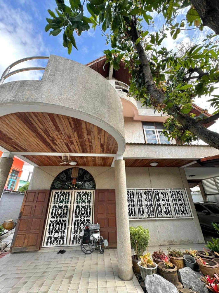 ขายบ้านสาทร นราธิวาส : S-SNWR101 ขาย บ้านเดี่ยว ซ.นราธิวาสราชนครินทร์18 ขนาด 96ตร.ว. 3ชั้น พื้นที่ใช้สอย 300ตร.ม. 4นอน 3น้ำ 85 ล้าน 064-959-8900