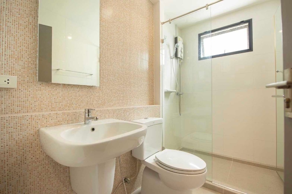 ขายทาวน์โฮมเกษตร นวมินทร์ ลาดปลาเค้า : S-LMER102 ขาย ทาวน์โฮม เดอะ แลนด์มาร์ค เอกมัย-รามอินทราขนาด 21.9ตร.ว. 3ชั้น หน้าบ้านหันทิศใต้ พื้นที่ใช้สอย 168ตร.ม. 3นอน 2น้ำ 9.5 ล้าน 064-959-8900