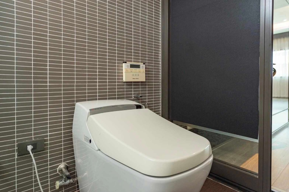 ขายทาวน์โฮมเกษตร นวมินทร์ ลาดปลาเค้า : S-LMER102 ขาย ทาวน์โฮม เดอะ แลนด์มาร์ค เอกมัย-รามอินทราขนาด 21.9ตร.ว. 3ชั้น หน้าบ้านหันทิศใต้ พื้นที่ใช้สอย 168ตร.ม. 3นอน 2น้ำ 9.5 ล้าน 064-959-8900