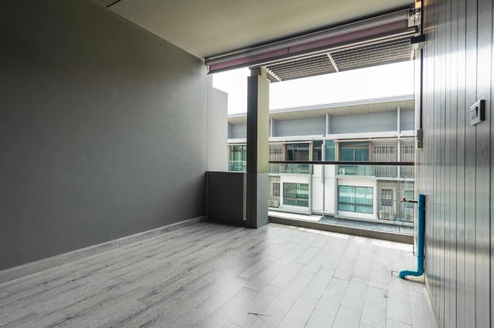 ขายทาวน์โฮมเกษตร นวมินทร์ ลาดปลาเค้า : S-LMER102 ขาย ทาวน์โฮม เดอะ แลนด์มาร์ค เอกมัย-รามอินทราขนาด 21.9ตร.ว. 3ชั้น หน้าบ้านหันทิศใต้ พื้นที่ใช้สอย 168ตร.ม. 3นอน 2น้ำ 9.5 ล้าน 064-959-8900