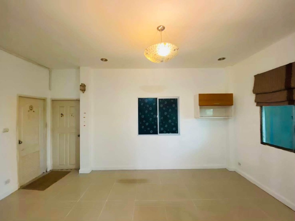 ขายบ้านนวมินทร์ รามอินทรา : S-BHRS101 ขาย บ้านแฝด บ้านบุรีรมย์ รามอินทรา - ซาฟารี เฟส2 2ชั้น ขนาด 37ตรว. พื้นที่ใช้สอย 148ตรม. 3นอน 2น้ำ 3.08 ล้าน 064-959-8900