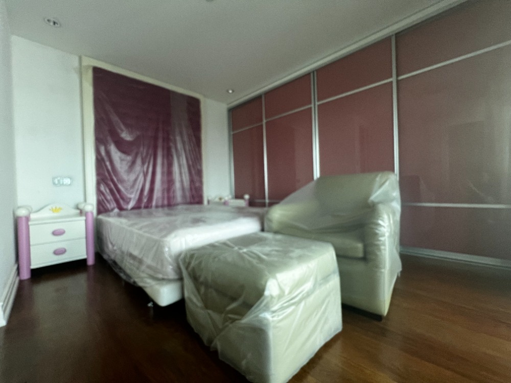 For SaleCondoSathorn, Narathiwat : Sathorn 4-bed condominium in business district good price.