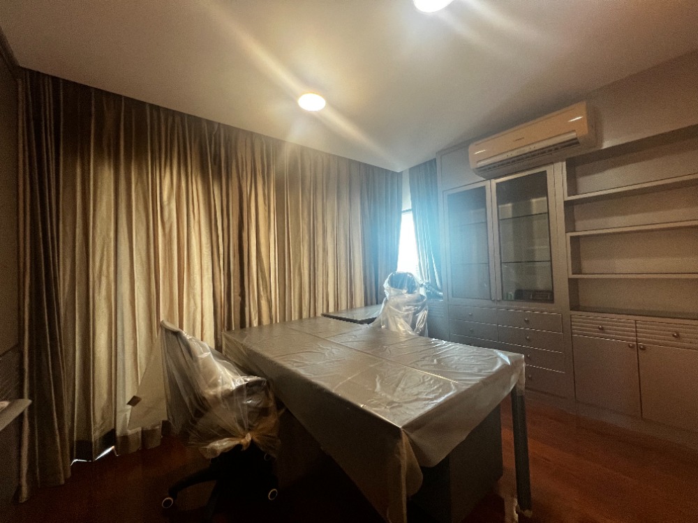 For SaleCondoSathorn, Narathiwat : Sathorn 4-bed condominium in business district good price.