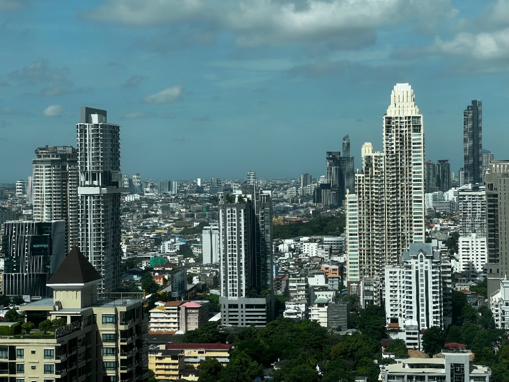 For SaleCondoSathorn, Narathiwat : Sathorn 4-bed condominium in business district good price.