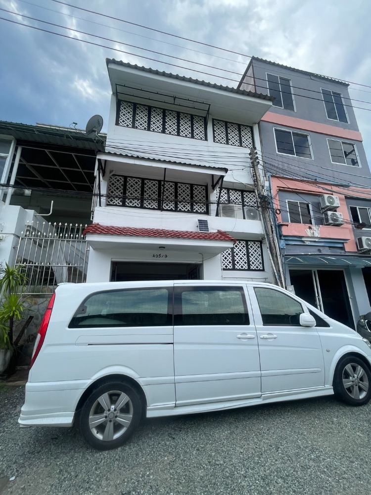For RentTownhomePattaya, Bangsaen, Chonburi : for rent townhouse for living 4 beds fully furnished (S03-1900)