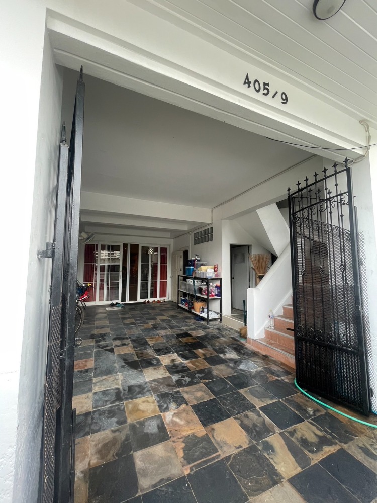 For RentTownhomePattaya, Bangsaen, Chonburi : for rent townhouse for living 4 beds fully furnished (S03-1900)