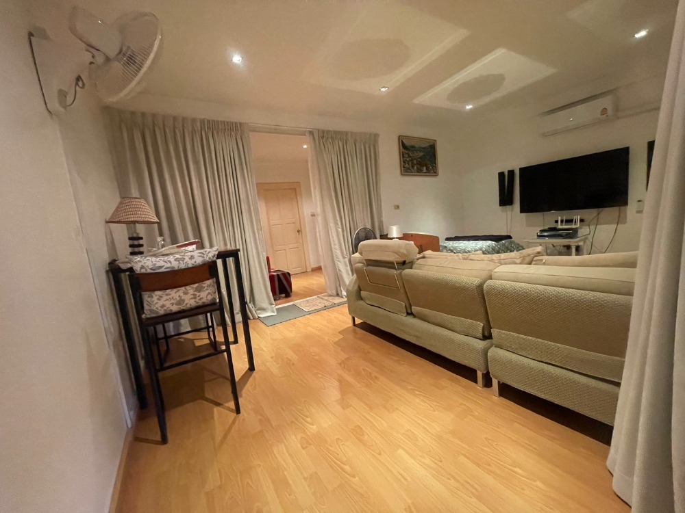 For RentTownhomePattaya, Bangsaen, Chonburi : for rent townhouse for living 4 beds fully furnished (S03-1900)