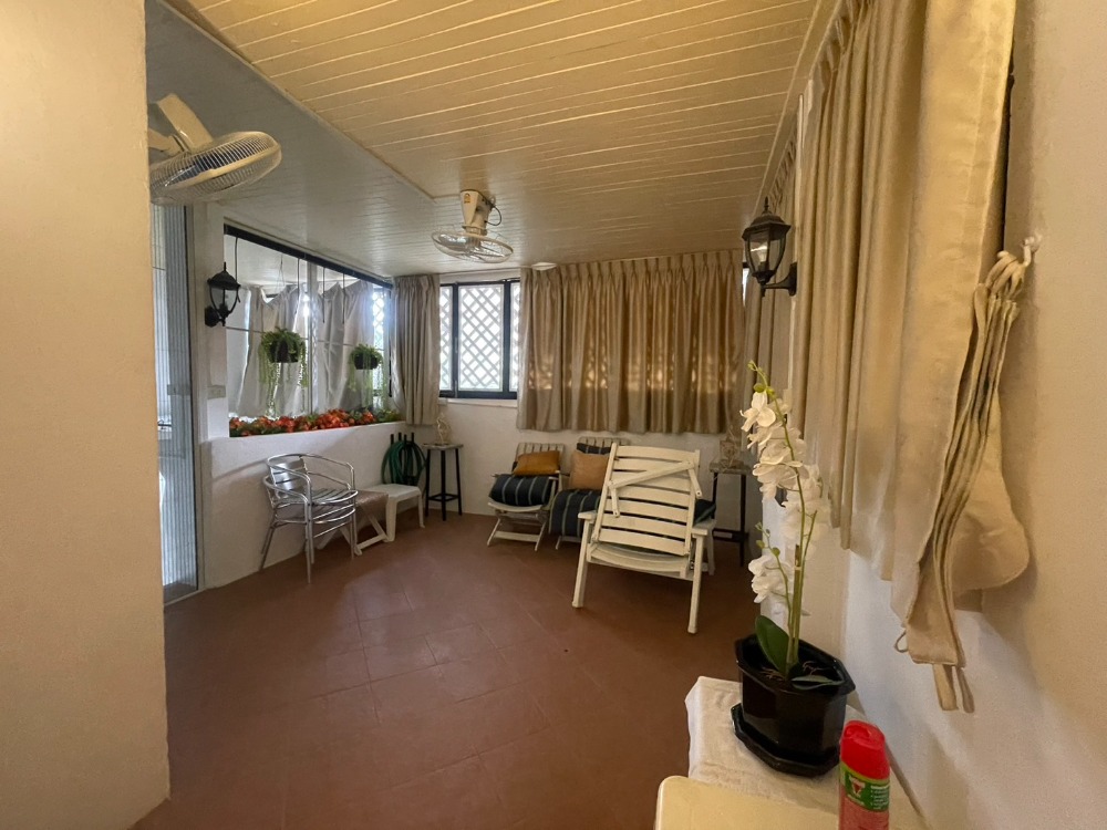 For RentTownhomePattaya, Bangsaen, Chonburi : for rent townhouse for living 4 beds fully furnished (S03-1900)