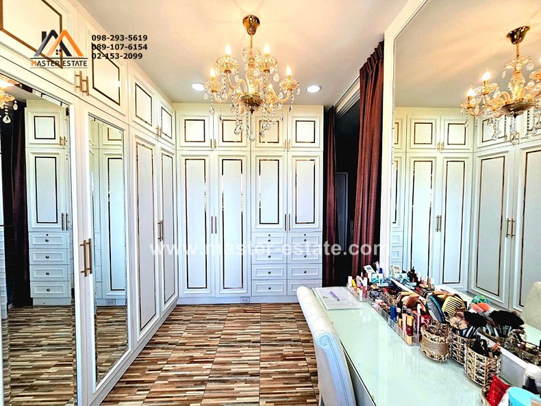 For SaleTownhomeNawamin, Ramindra : Greenwich Village Ramintra, 3-storey townhouse, modern style, on Ramintra Road, Km. 12, newly renovated, ready to move in, front and back extensions, complete with built-in furniture.