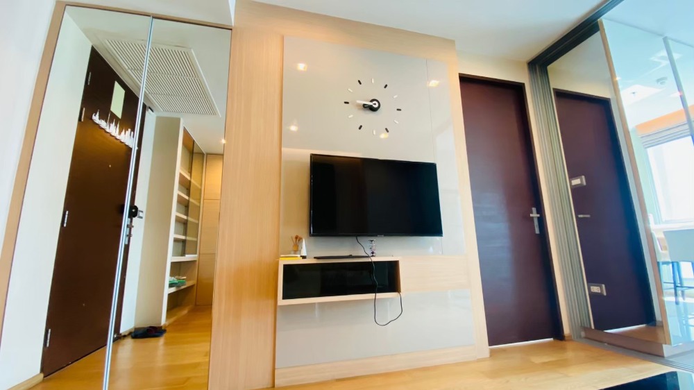 For RentCondoRama9, Petchburi, RCA : For Rent, The Address Asoke, 46 sq.m., 1 Bedroom, 1 Bathroom, 40+ floor, Sky Kitchen, Doubles Swimming Pool, Close to MRT Phetchaburi and Airport Link Makkasan, Only 28,000 THB./Month, Contact 08-2328-2959