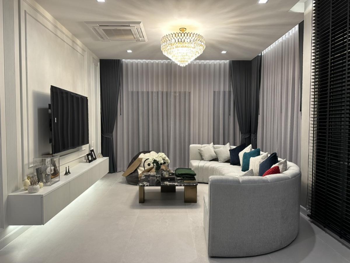 For RentHouseLadkrabang, Suwannaphum Airport : 🔥For urgent rent🔥 Grand Bangkok Boulevard, Krungthep Kreetha, brand new house, fully furnished, ready to move in, 5 bedrooms, 6 bathrooms, house in front of the garden ❗