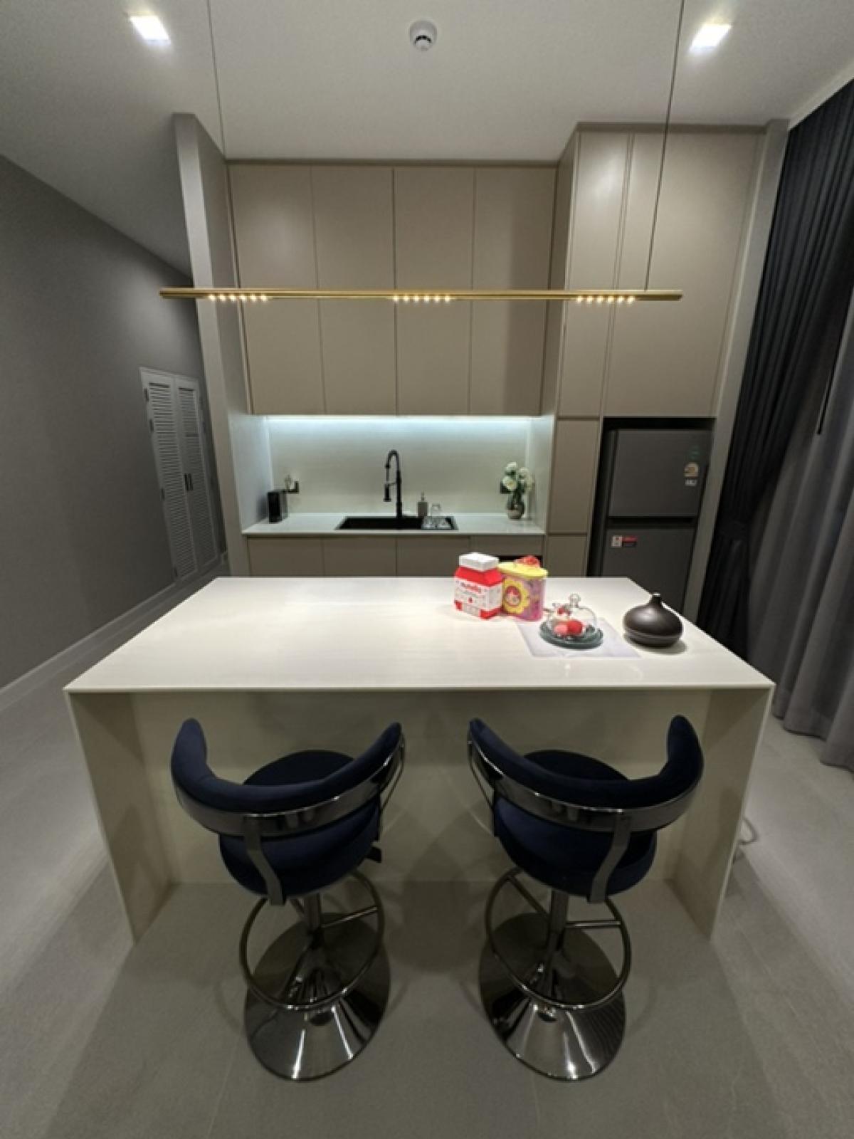 For RentHouseLadkrabang, Suwannaphum Airport : 🔥For urgent rent🔥 Grand Bangkok Boulevard, Krungthep Kreetha, brand new house, fully furnished, ready to move in, 5 bedrooms, 6 bathrooms, house in front of the garden ❗