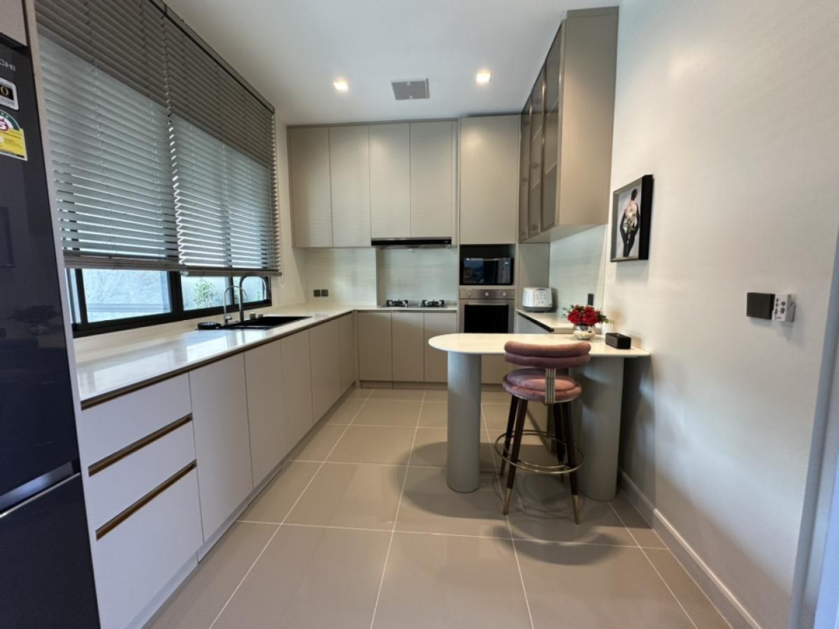 For RentHouseLadkrabang, Suwannaphum Airport : 🔥For urgent rent🔥 Grand Bangkok Boulevard, Krungthep Kreetha, brand new house, fully furnished, ready to move in, 5 bedrooms, 6 bathrooms, house in front of the garden ❗