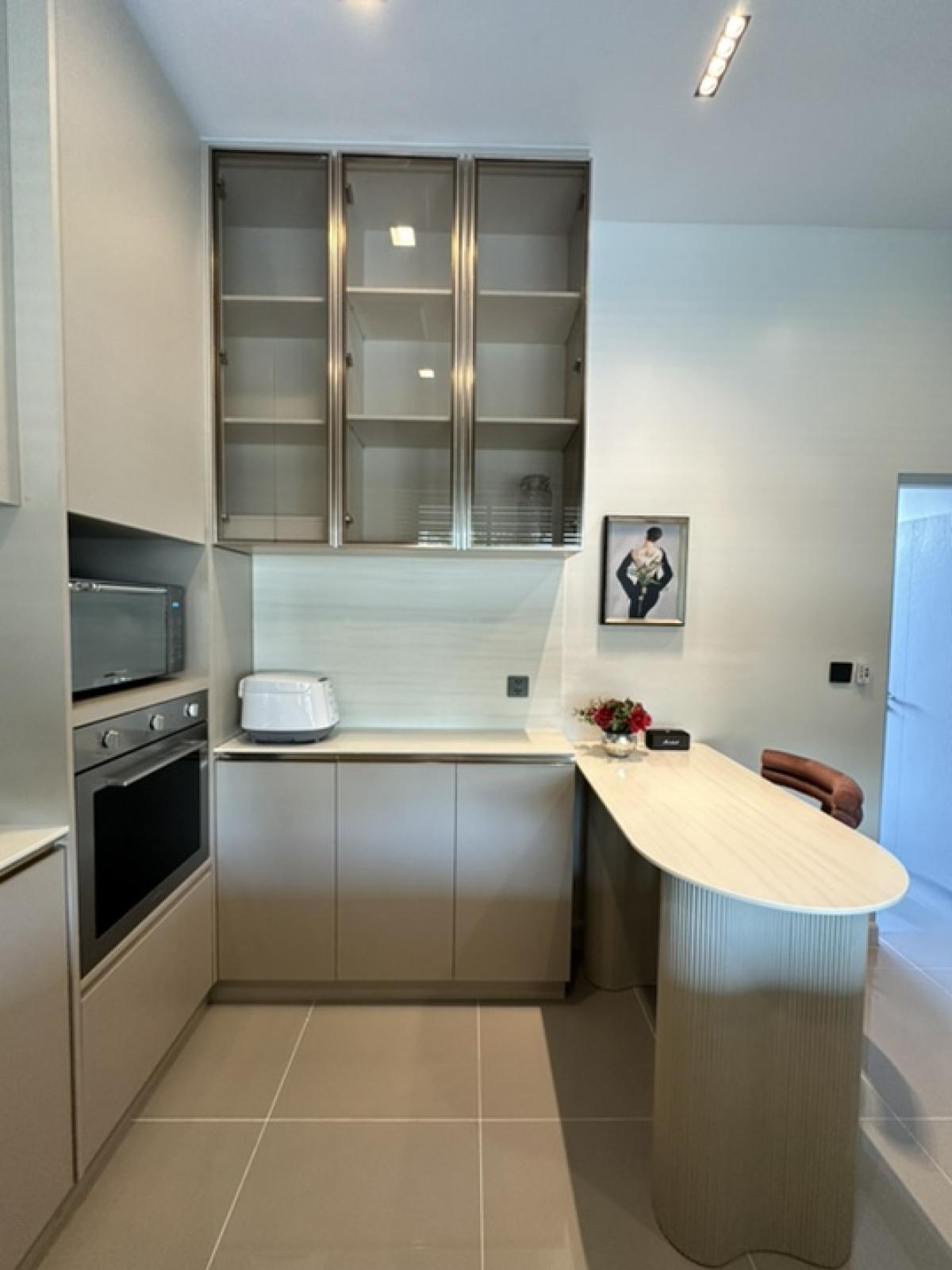 For RentHouseLadkrabang, Suwannaphum Airport : 🔥For urgent rent🔥 Grand Bangkok Boulevard, Krungthep Kreetha, brand new house, fully furnished, ready to move in, 5 bedrooms, 6 bathrooms, house in front of the garden ❗