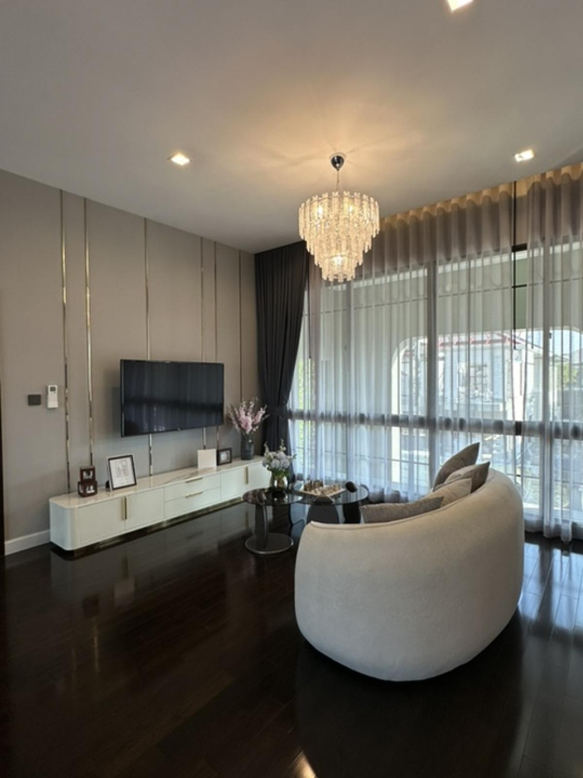 For RentHouseLadkrabang, Suwannaphum Airport : 🔥For urgent rent🔥 Grand Bangkok Boulevard, Krungthep Kreetha, brand new house, fully furnished, ready to move in, 5 bedrooms, 6 bathrooms, house in front of the garden ❗