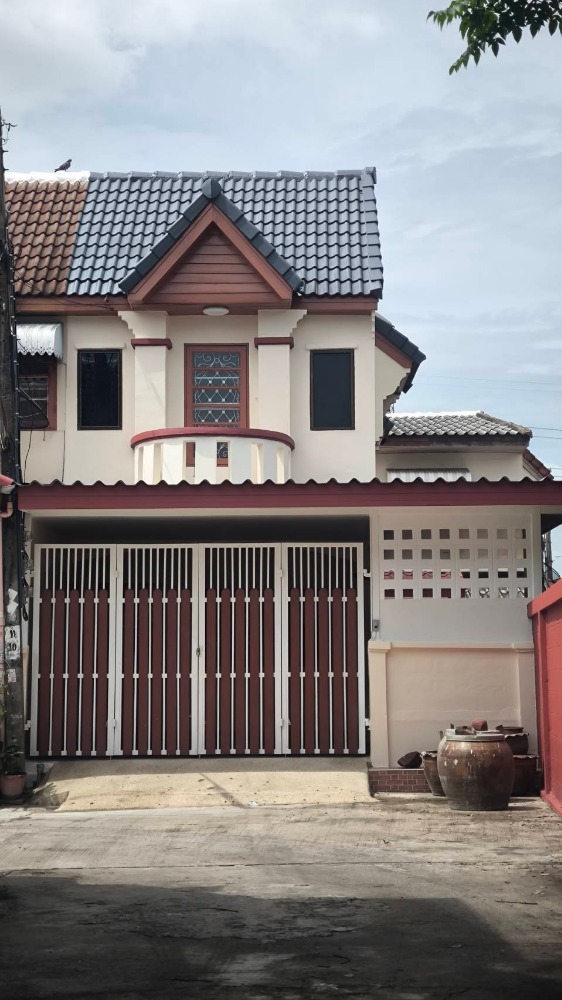 For SaleTownhomeBang kae, Phetkasem : Cheap sale, Townhouse, Pongsirichai Village 4, Petchkasem 81, Nong Khaem, area 25 sq.w., newly renovated, end unit, beautifully decorated, ready to move in, location near The Mall Bang Khae